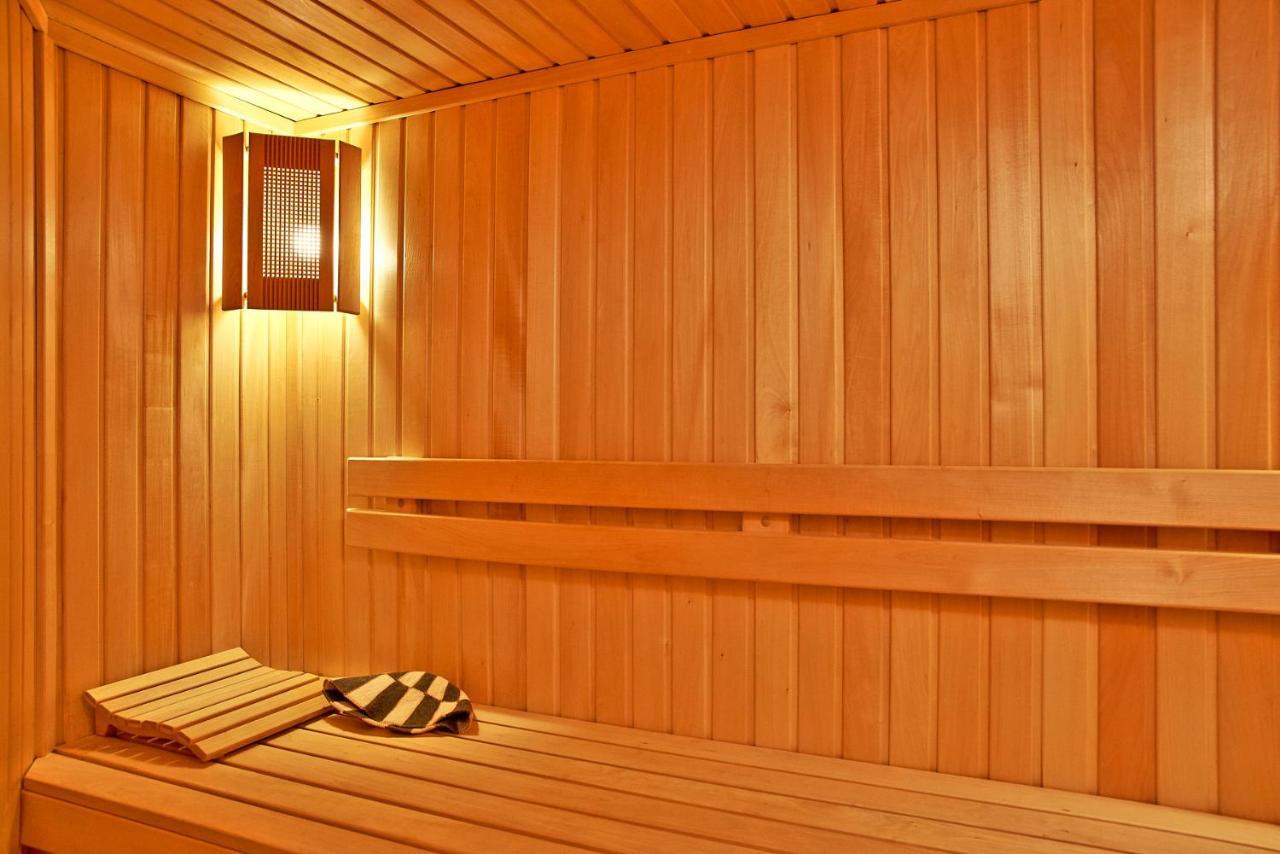 Sauna, Big Jacuzzi , Khreshchatyk Apartments Kiev Ngoại thất bức ảnh