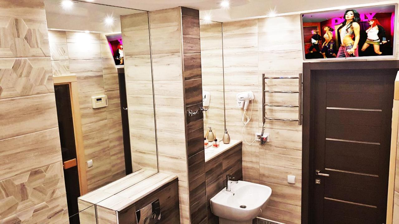 Sauna, Big Jacuzzi , Khreshchatyk Apartments Kiev Ngoại thất bức ảnh